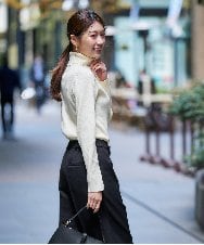 K2FAD01029 a.v.v(アー・ヴェ・ヴェ) リブタートルネックニットプルオーバー レッド