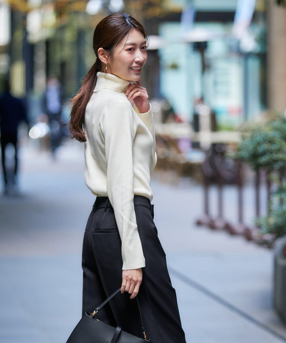 K2FAD01029 a.v.v(アー・ヴェ・ヴェ) リブタートルネックニットプルオーバー レッド