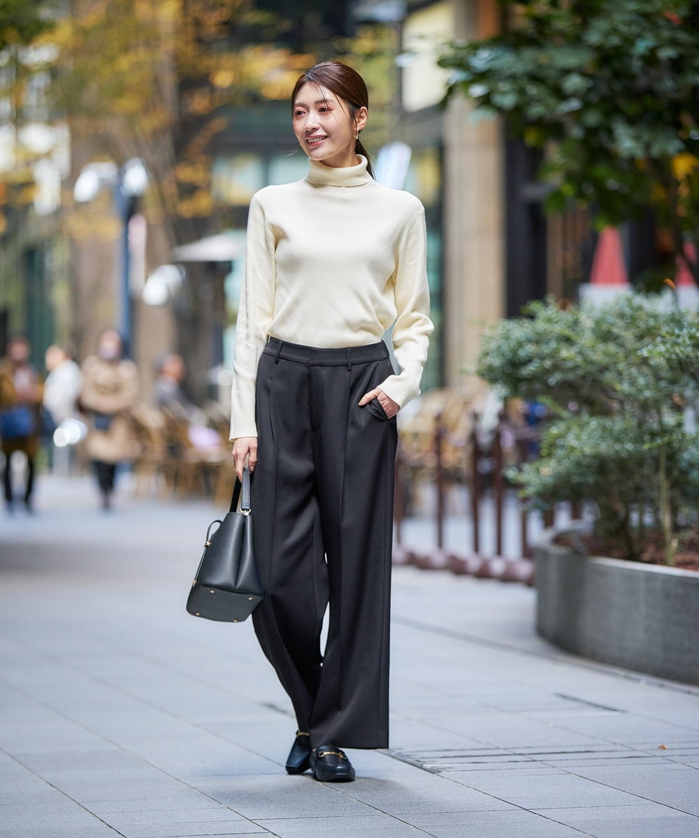 K2FAD01029 a.v.v(アー・ヴェ・ヴェ) リブタートルネックニットプルオーバー レッド