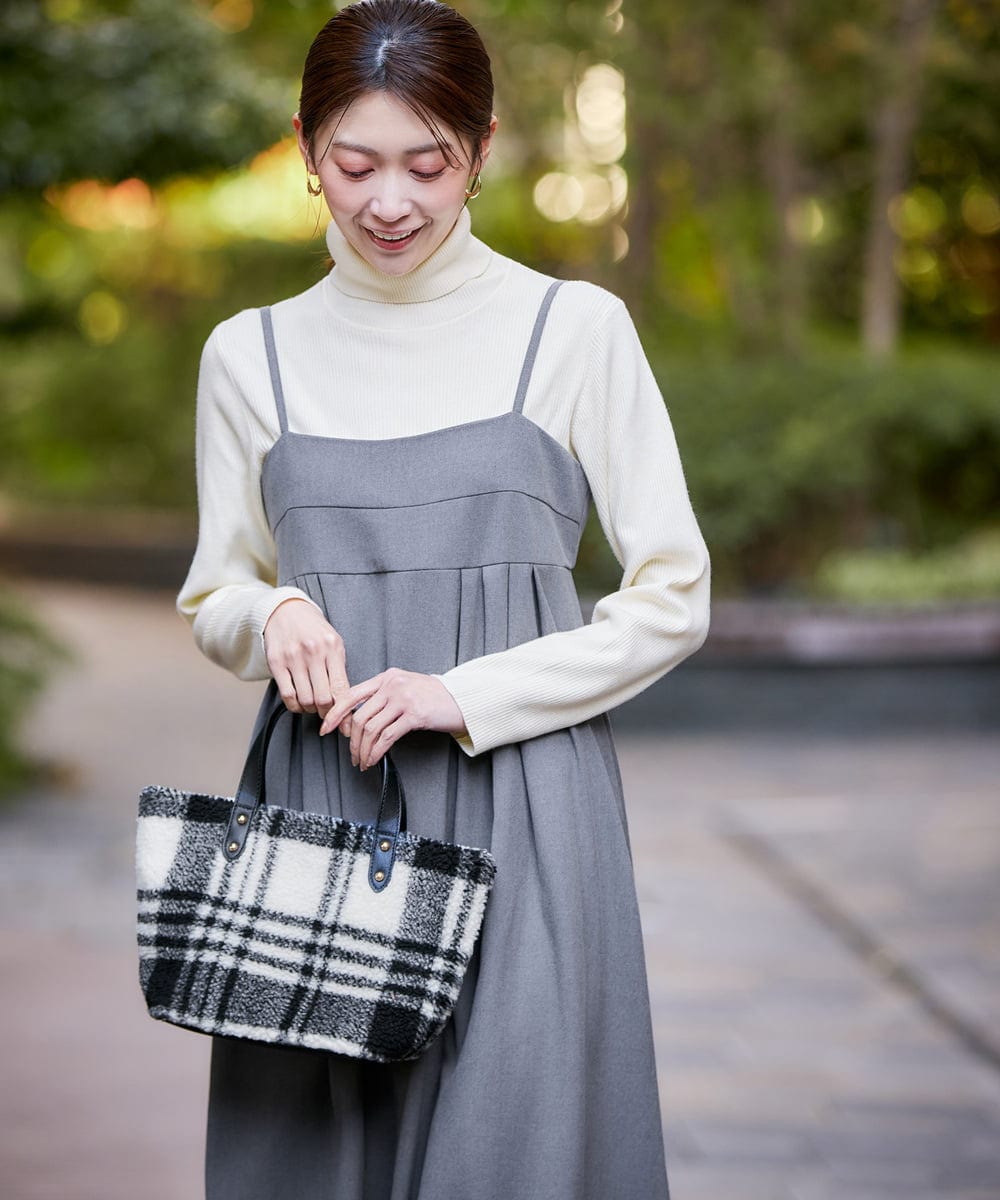 K2FAD01029 a.v.v(アー・ヴェ・ヴェ) リブタートルネックニットプルオーバー レッド