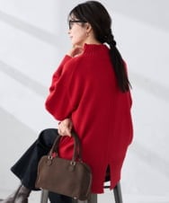 K2FAD46044 a.v.v(アー・ヴェ・ヴェ) 【洗える/静電気が起きにくい】バックスリットニット レッド