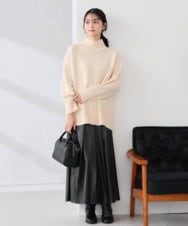 K2FAD46044 a.v.v(アー・ヴェ・ヴェ) 【洗える/静電気が起きにくい】バックスリットニット レッド