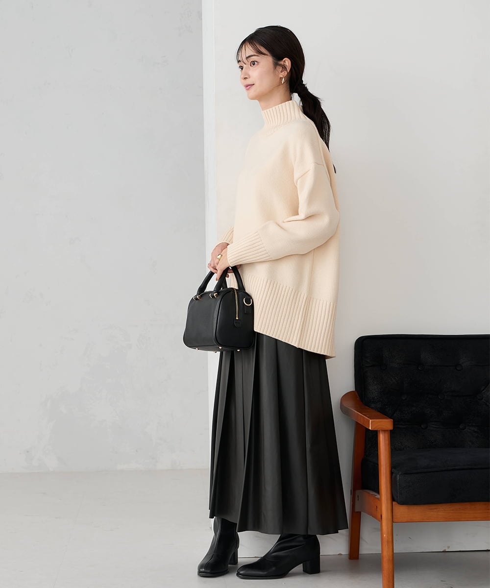 K2FAD46044 a.v.v(アー・ヴェ・ヴェ) 【洗える/静電気が起きにくい】バックスリットニット レッド