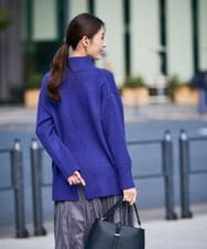 K2FAD46044 a.v.v(アー・ヴェ・ヴェ) 【洗える/静電気が起きにくい】バックスリットニット レッド