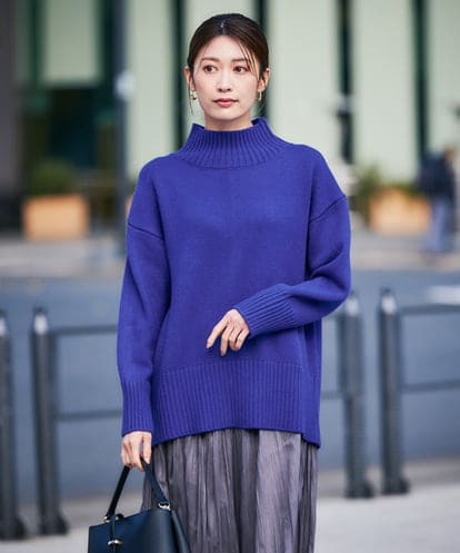 K2FAD46044 a.v.v 【洗える/静電気が起きにくい/雑誌InRed(宝島社)12月号掲載】バックスリットニット