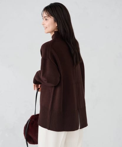 K2FAD46044 a.v.v 【洗える/静電気が起きにくい/雑誌InRed(宝島社)12月号掲載】バックスリットニット