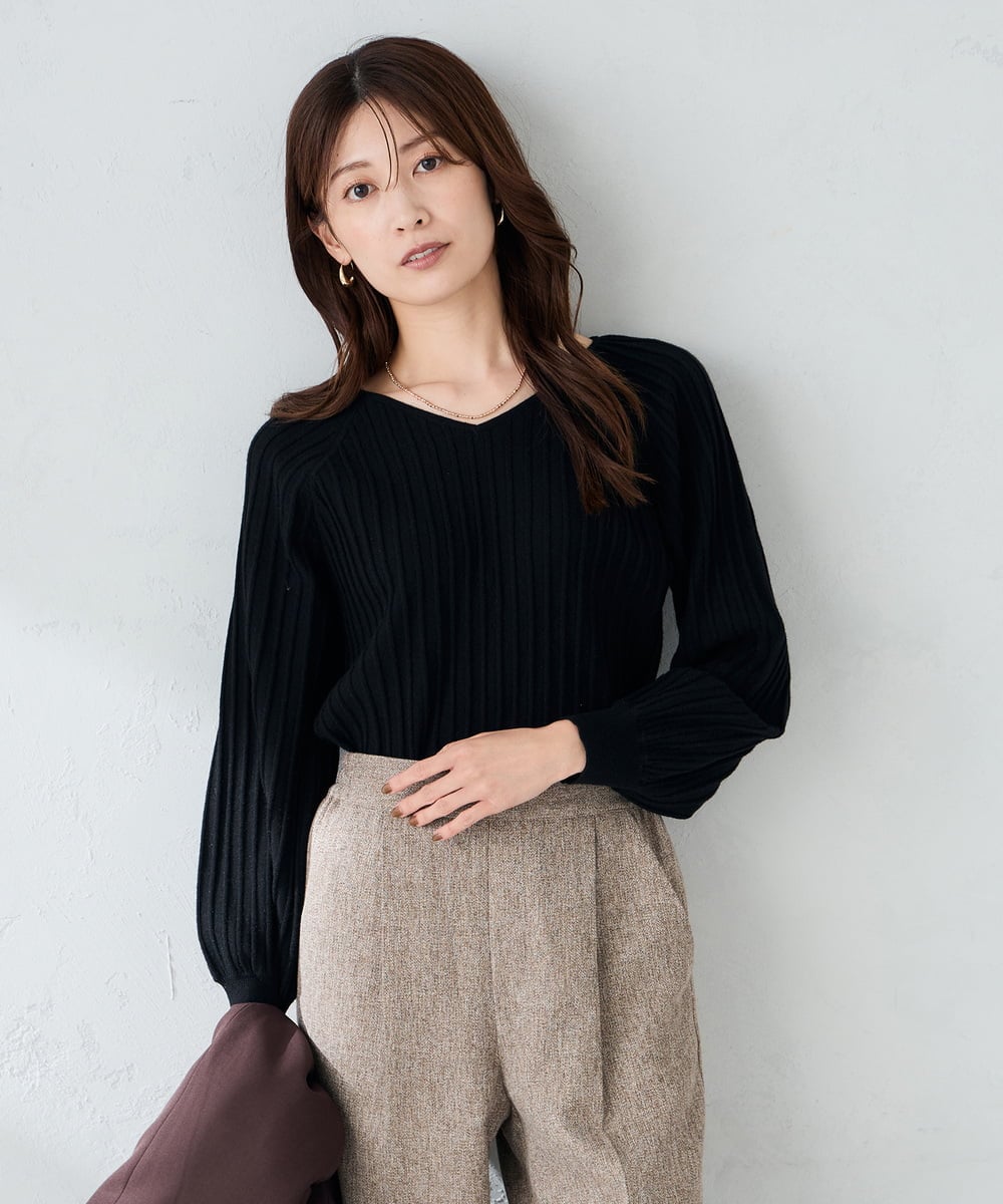 K2FBD15044 a.v.v(アー・ヴェ・ヴェ) プリーツライクVネックニット レッド