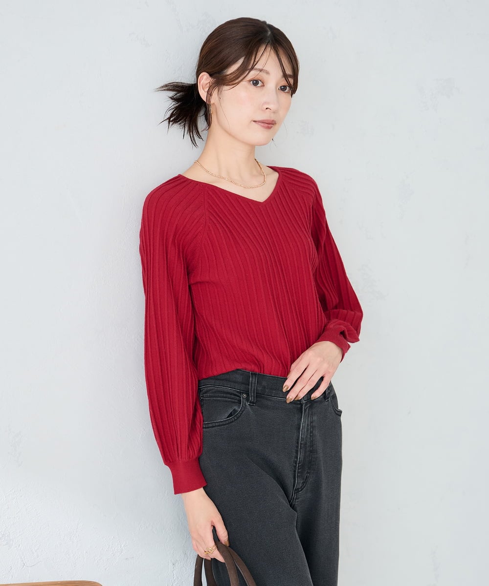 K2FBD15044 a.v.v(アー・ヴェ・ヴェ) プリーツライクVネックニット レッド