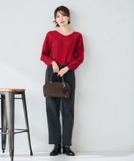 K2FBD15044 a.v.v(アー・ヴェ・ヴェ) プリーツライクVネックニット レッド