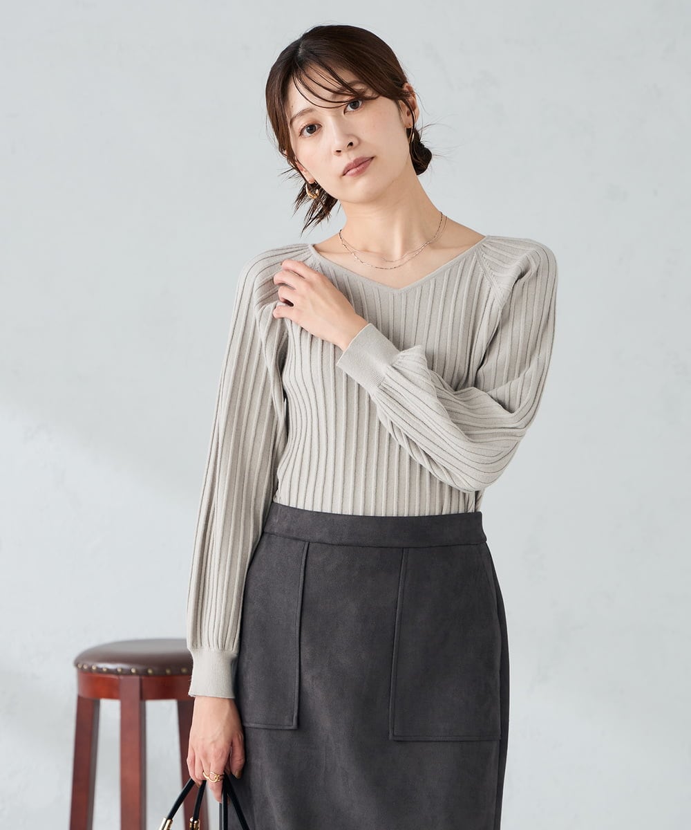 K2FBD15044 a.v.v(アー・ヴェ・ヴェ) プリーツライクVネックニット レッド