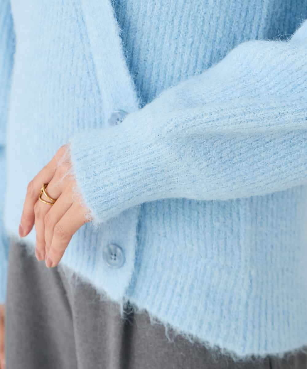 K2FBD23049 a.v.v(アー・ヴェ・ヴェ) カシュクールライクVネックニット ライトブルー