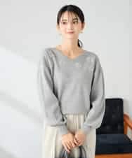 K2FBD27054 a.v.v(アー・ヴェ・ヴェ) フラワー刺繍ニットプルオーバー ライトブルー