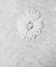 K2FBD27054 a.v.v(アー・ヴェ・ヴェ) フラワー刺繍ニットプルオーバー ライトブルー