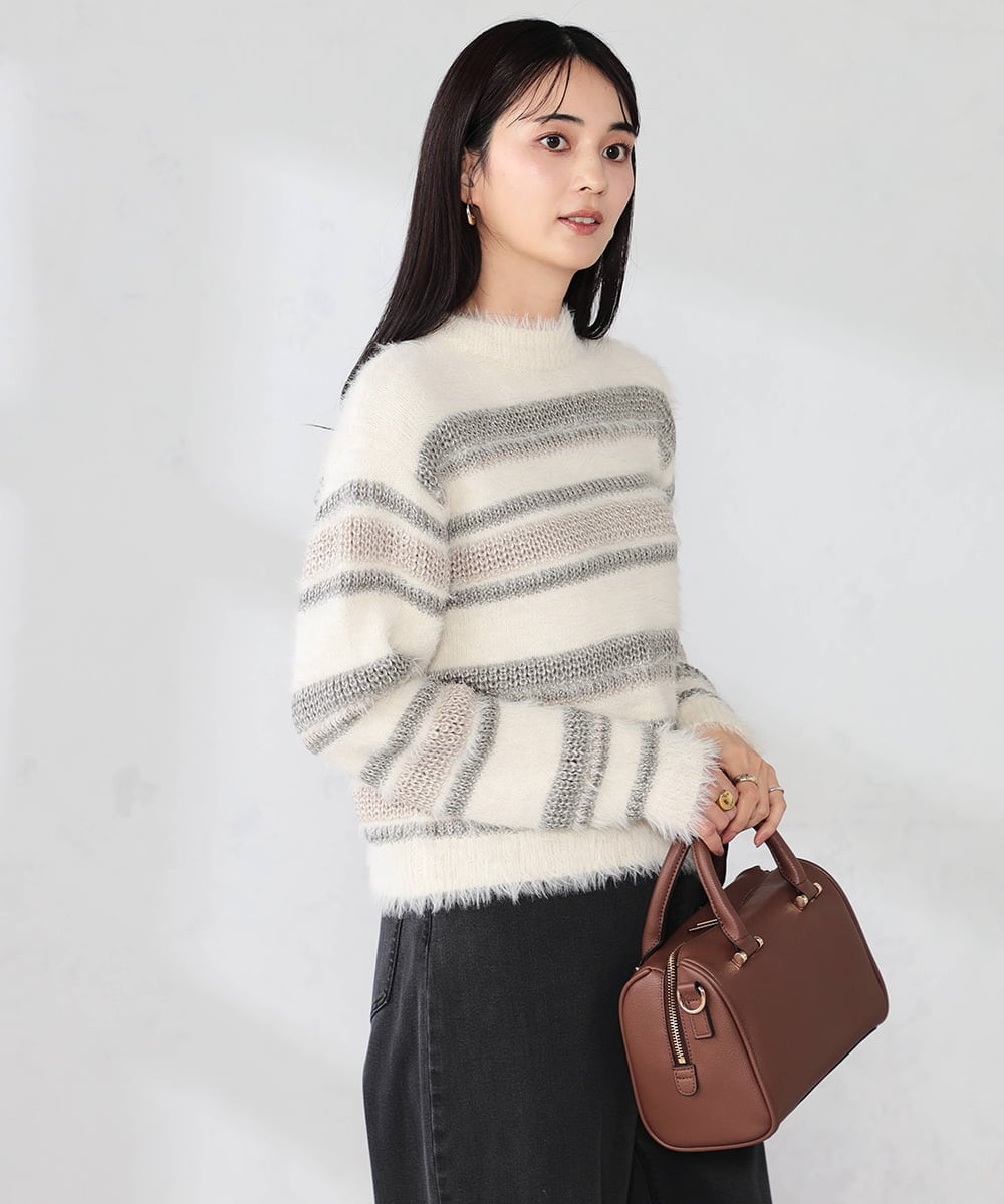 K2FBD29059 a.v.v(アー・ヴェ・ヴェ) フェザーボーダーニット アイボリー