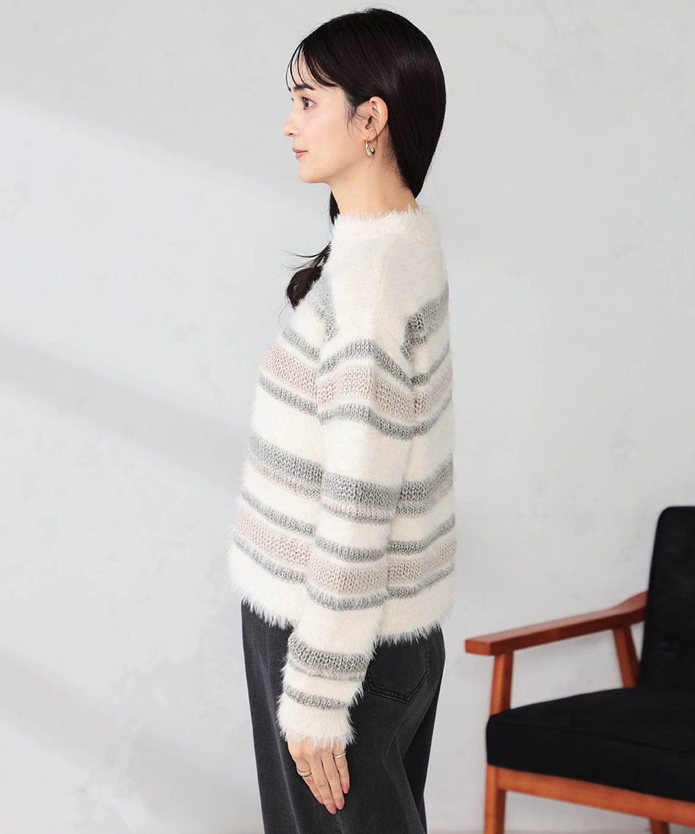 K2FBD29059 a.v.v(アー・ヴェ・ヴェ) フェザーボーダーニット アイボリー