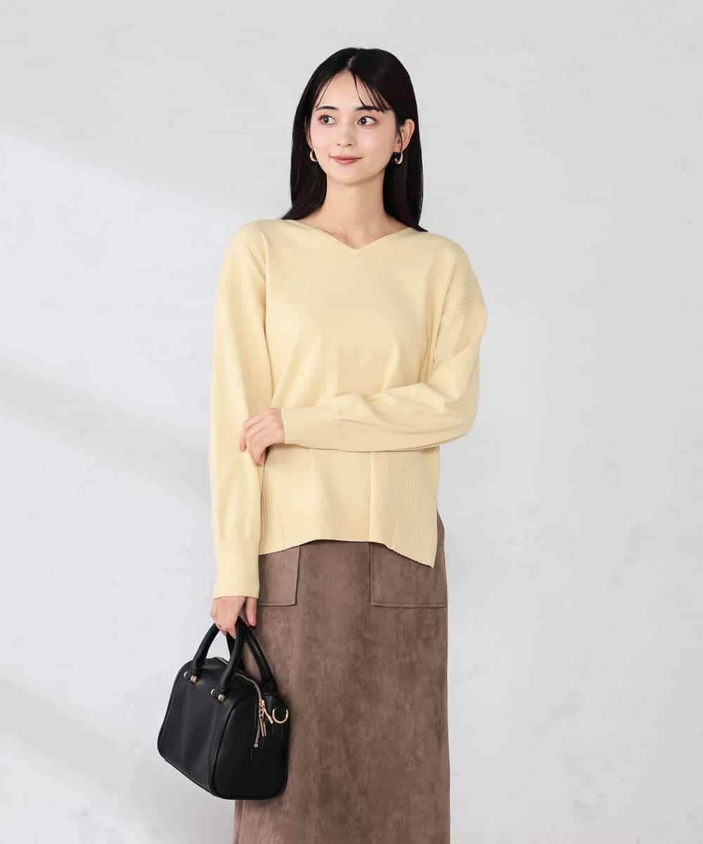 K2FBD66044 a.v.v(アー・ヴェ・ヴェ) サイドリブVネックニット ライトイエロー