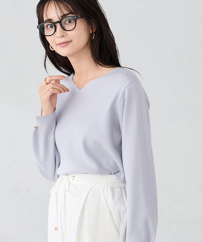 K2FBD71044 a.v.v 【WEB限定】ゴールドボタンVネックニット