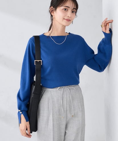 K2FBD72044 a.v.v 【WEB限定】ゴールドボタンボートネックニット