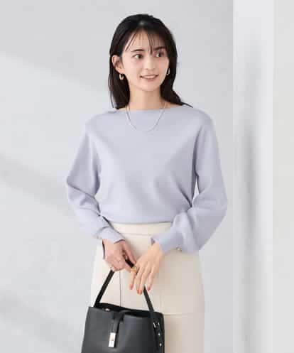 K2FBD72044 a.v.v 【WEB限定】ゴールドボタンボートネックニット