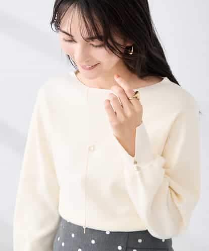 K2FBD72044 a.v.v 【WEB限定】ゴールドボタンボートネックニット