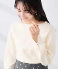 K2FBD72044 a.v.v(アー・ヴェ・ヴェ) 【WEB限定】ゴールドボタンボートネックニット アイボリー