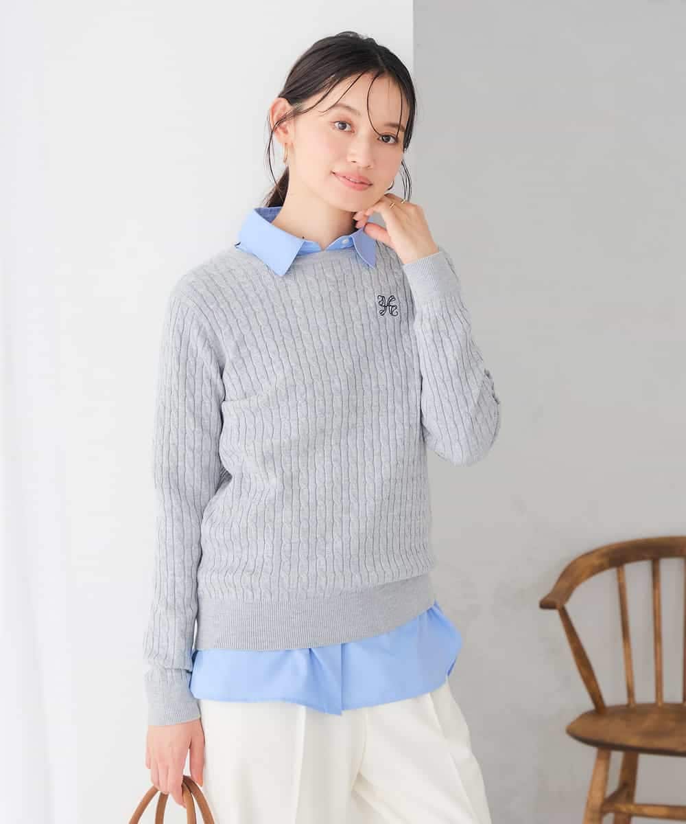 K2FBG26049 a.v.v(アー・ヴェ・ヴェ) ワンポイント刺繍 ケーブル ニット グレー