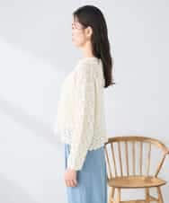 K2FFD06054 a.v.v(アー・ヴェ・ヴェ) 透かし編みニットプルオーバー アイボリー