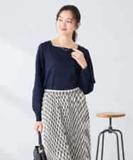 K2FFD17044 a.v.v(アー・ヴェ・ヴェ) 【雑誌InRed(宝島社)4月号掲載/洗える/UVカット】タックボーダースクエアニット ネイビー