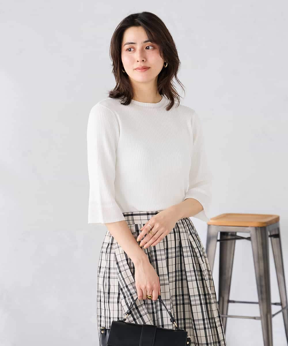 K2FGD29044 a.v.v(アー・ヴェ・ヴェ) 部分シアーフレア袖リブニット ホワイト