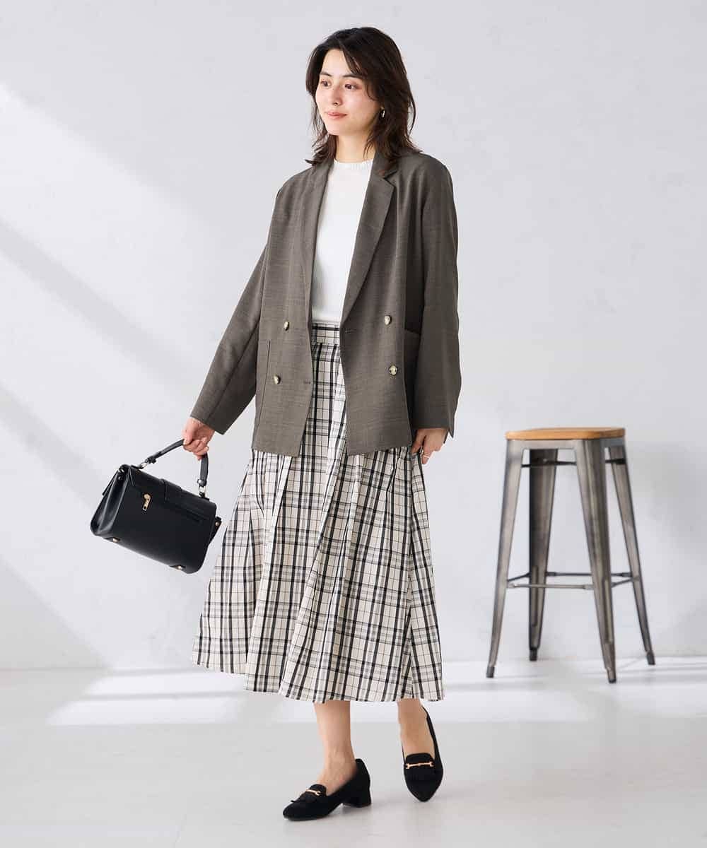 K2FGD29044 a.v.v(アー・ヴェ・ヴェ) 部分シアーフレア袖リブニット ホワイト