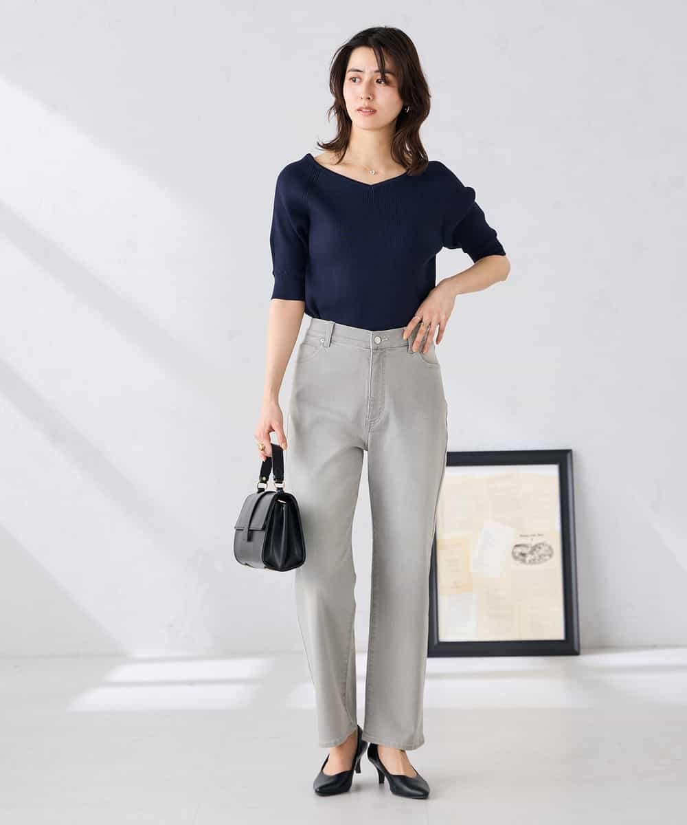 K2FGD36044 a.v.v(アー・ヴェ・ヴェ) Vネックデコルテニット ネイビー