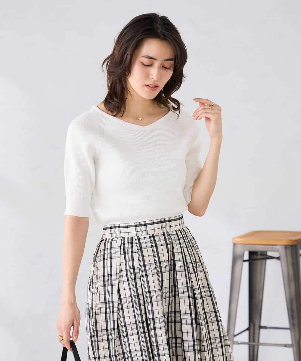 K2FGD36044 a.v.v(アー・ヴェ・ヴェ) Vネックデコルテニット ネイビー