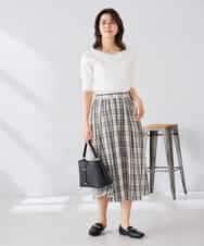 K2FGD36044 a.v.v(アー・ヴェ・ヴェ) Vネックデコルテニット ネイビー