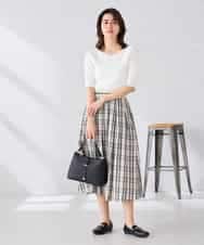 K2FGD36044 a.v.v(アー・ヴェ・ヴェ) Vネックデコルテニット ネイビー