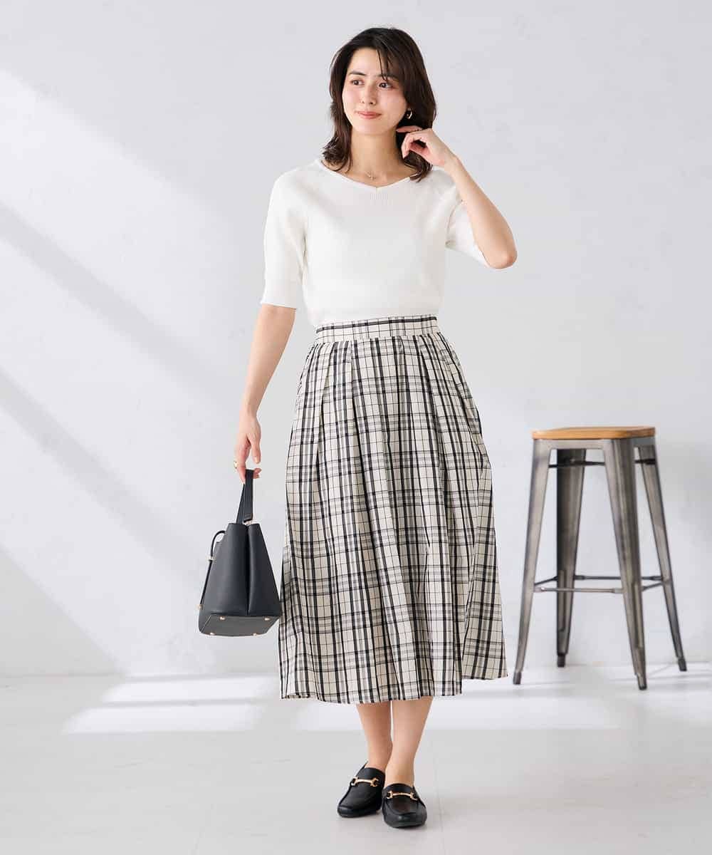 K2FGD36044 a.v.v(アー・ヴェ・ヴェ) Vネックデコルテニット ネイビー