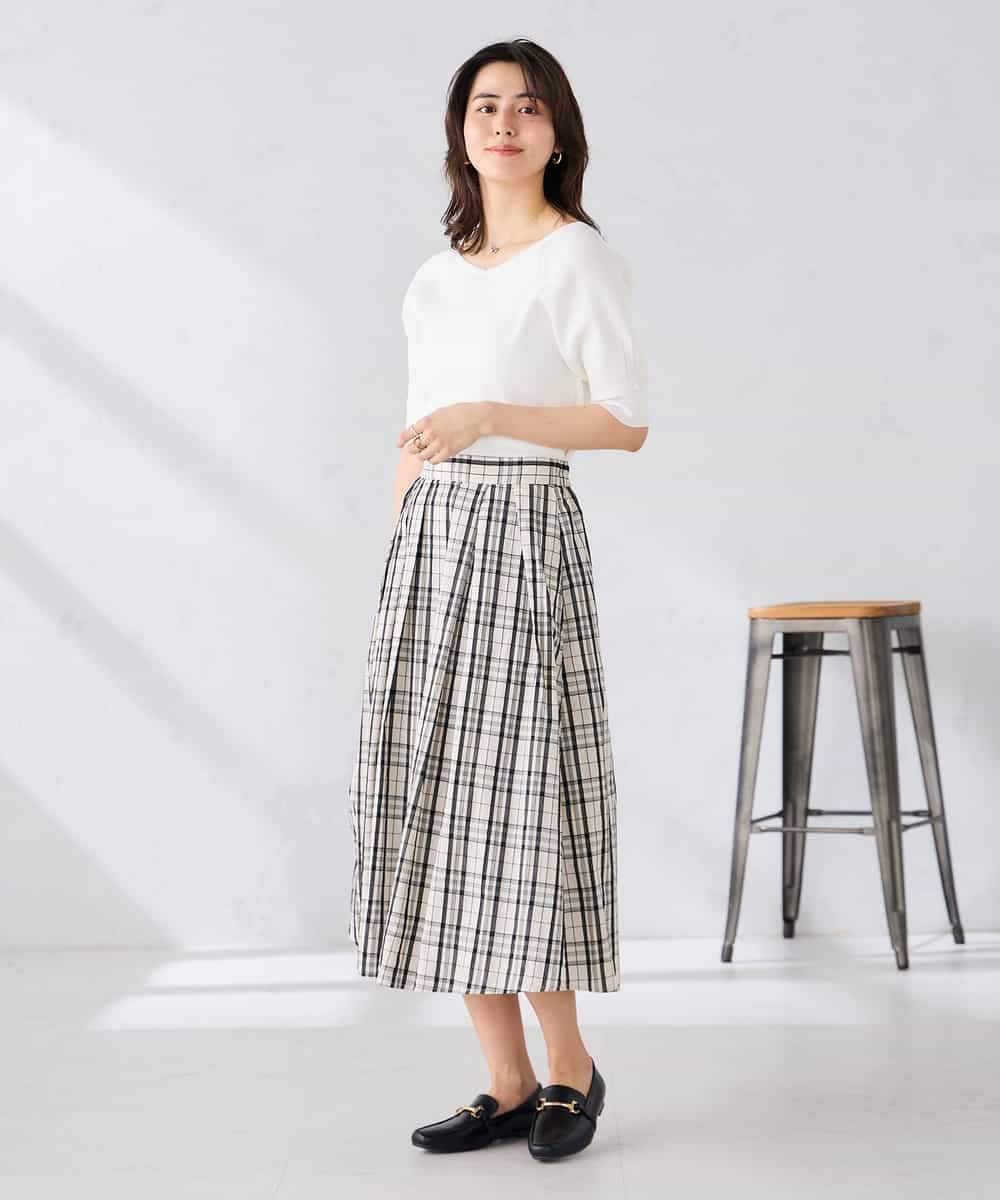 K2FGD36044 a.v.v(アー・ヴェ・ヴェ) Vネックデコルテニット ネイビー