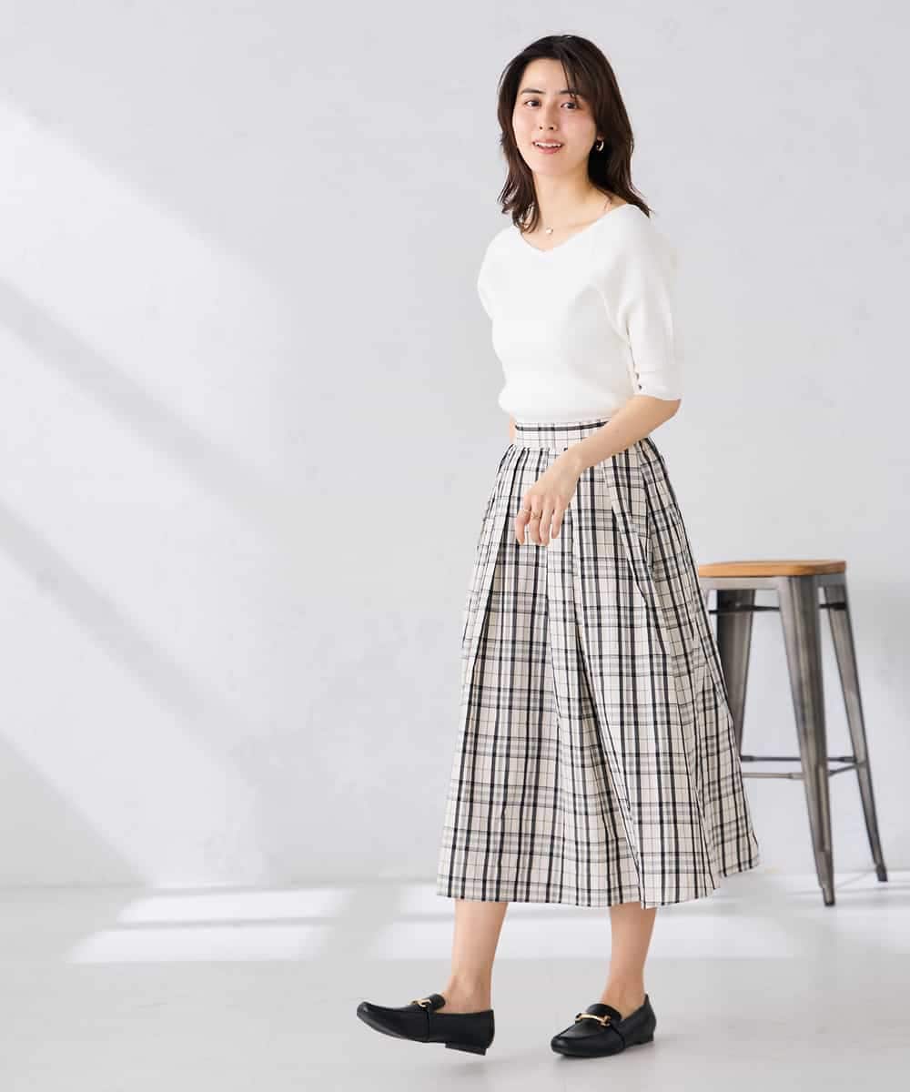 K2FGD36044 a.v.v(アー・ヴェ・ヴェ) Vネックデコルテニット ネイビー