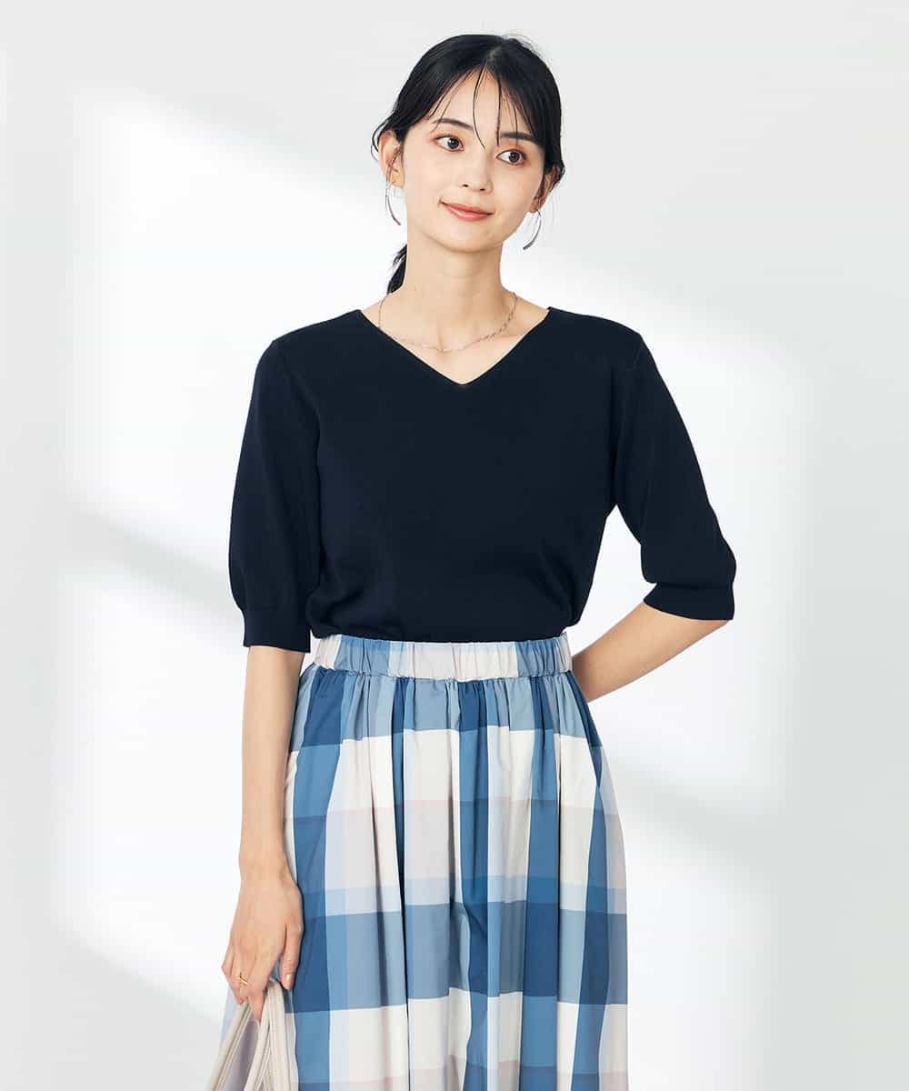 K2FHA79039 a.v.v(アー・ヴェ・ヴェ) 【接触冷感/UVカット】Vネックパフスリーブ美ラクるサマーニット【WEB限定】 ネイビー