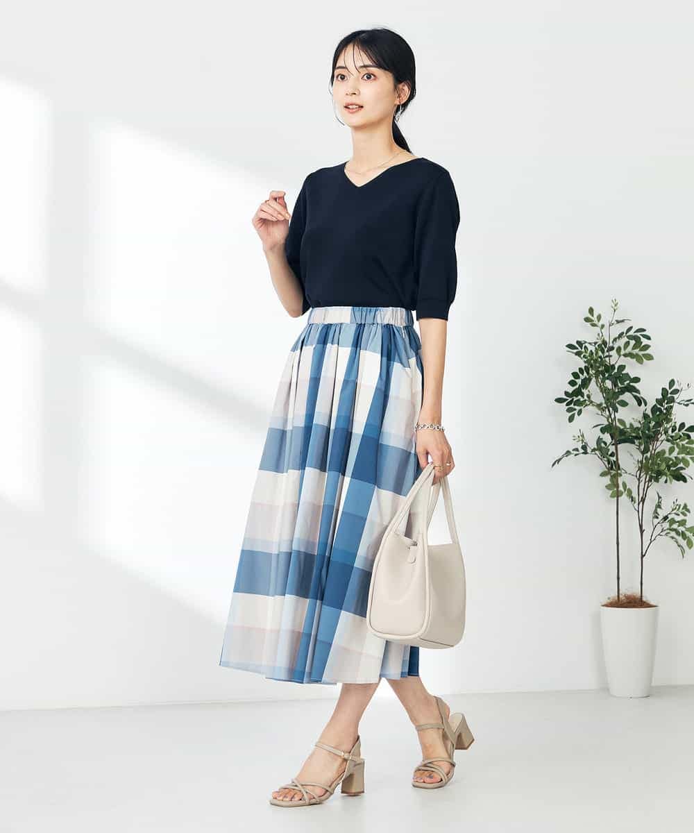 K2FHA79039 a.v.v(アー・ヴェ・ヴェ) 【接触冷感/UVカット】Vネックパフスリーブ美ラクるサマーニット【WEB限定】 ネイビー
