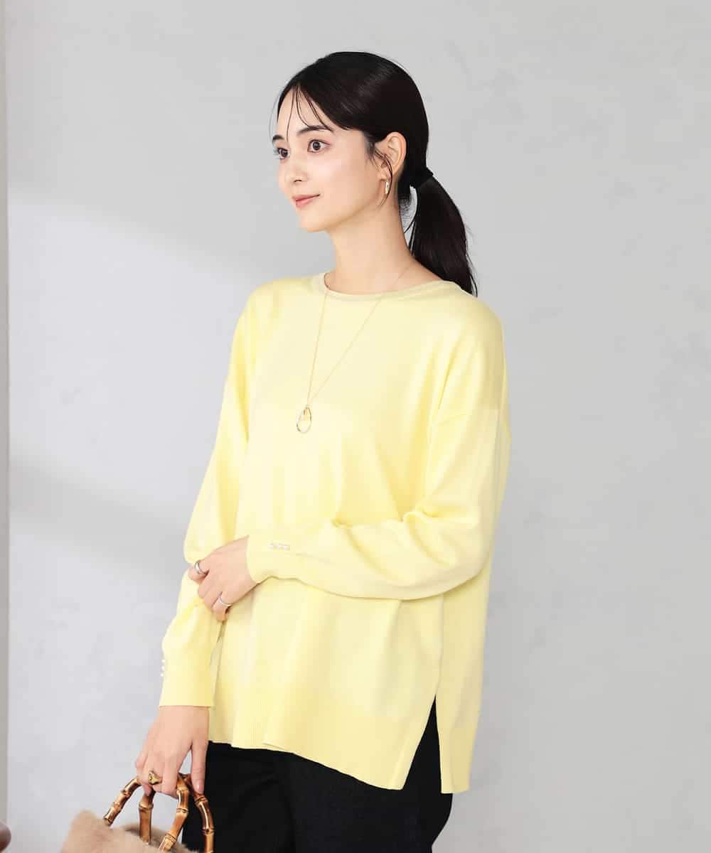 K2FJA06044 a.v.v(アー・ヴェ・ヴェ) 袖パール付きチュニックニット ライトイエロー