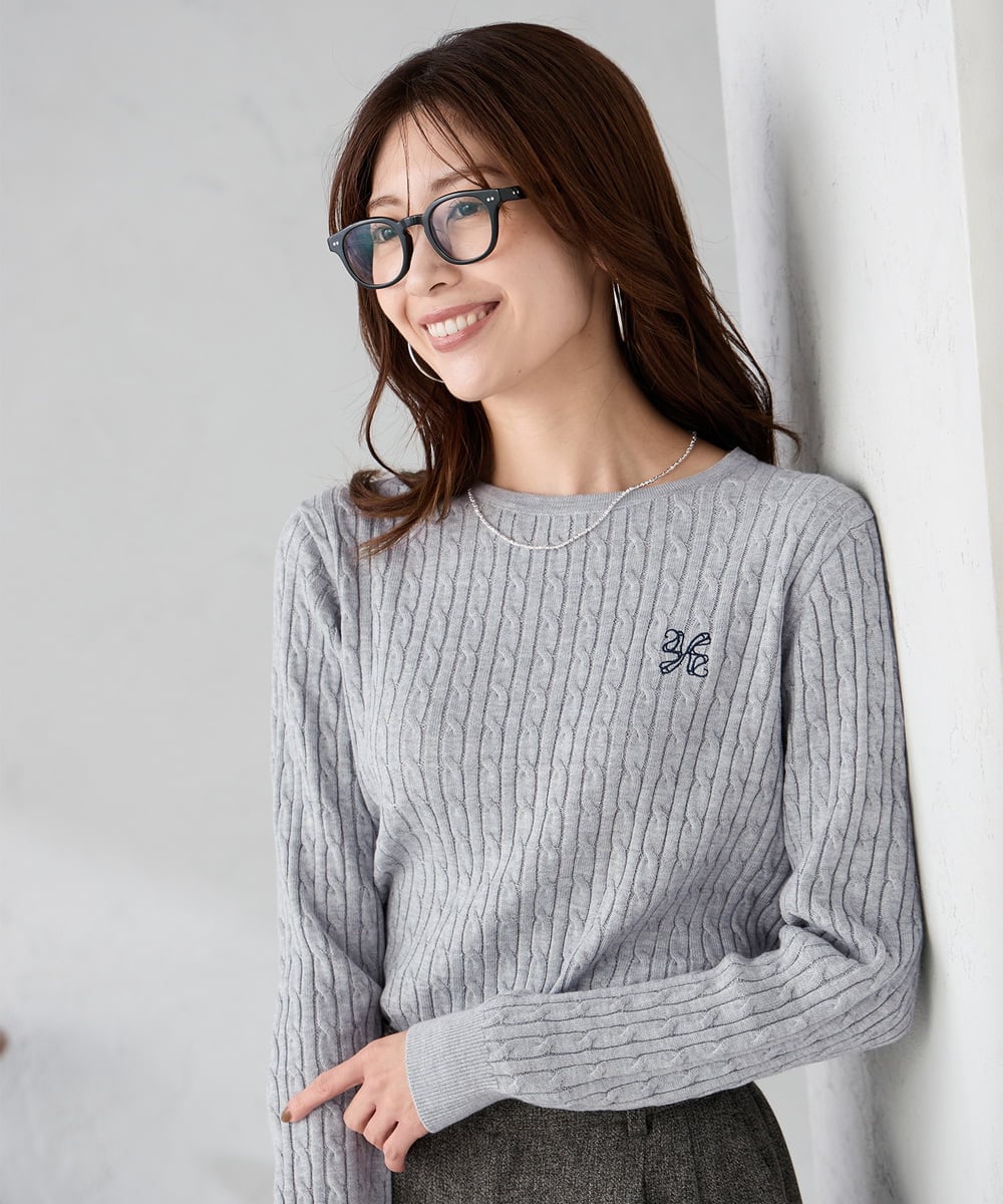 K2FKA26044 a.v.v(アー・ヴェ・ヴェ) ワンポイント刺繍ケーブルニット ラベンダー