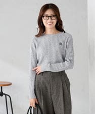 K2FKA26044 a.v.v(アー・ヴェ・ヴェ) ワンポイント刺繍ケーブルニット ラベンダー