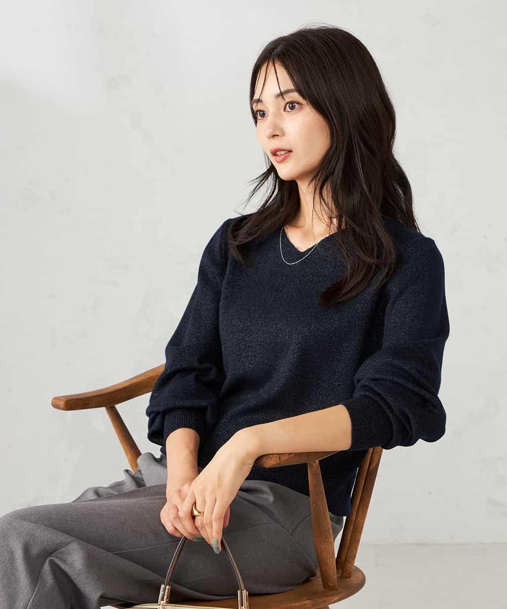 K2FKA49044 a.v.v(アー・ヴェ・ヴェ) 【洗える】ラメVネック美ラクるパフスリーブニット ライトブルー