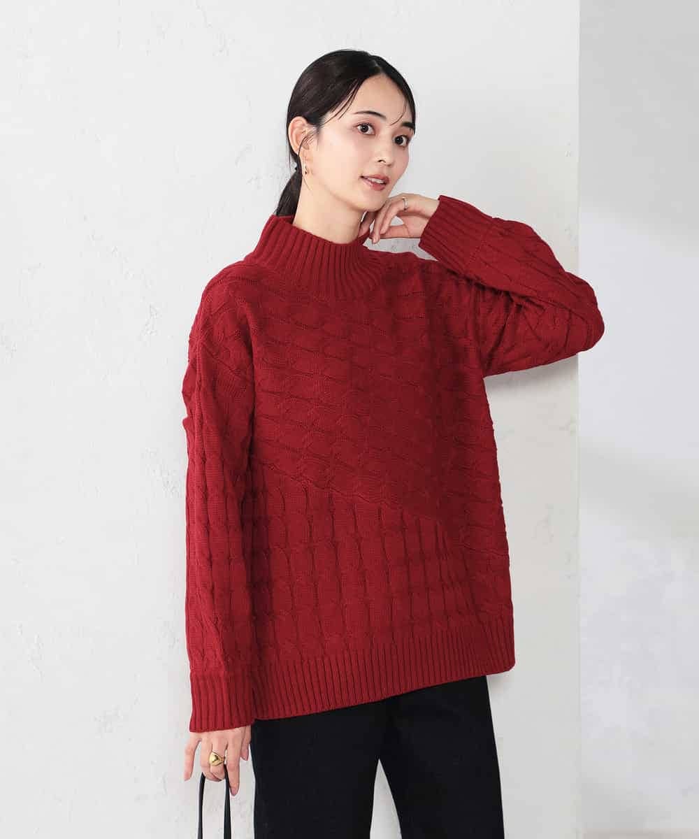 K2FKA55049 a.v.v(アー・ヴェ・ヴェ) ケーブル編みバイアスデザインニット レッド