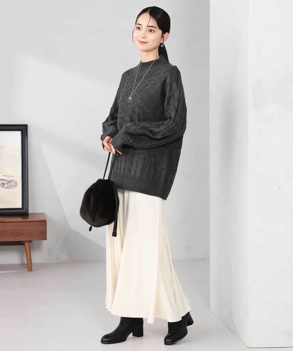 K2FKA55049 a.v.v(アー・ヴェ・ヴェ) ケーブル編みバイアスデザインニット レッド