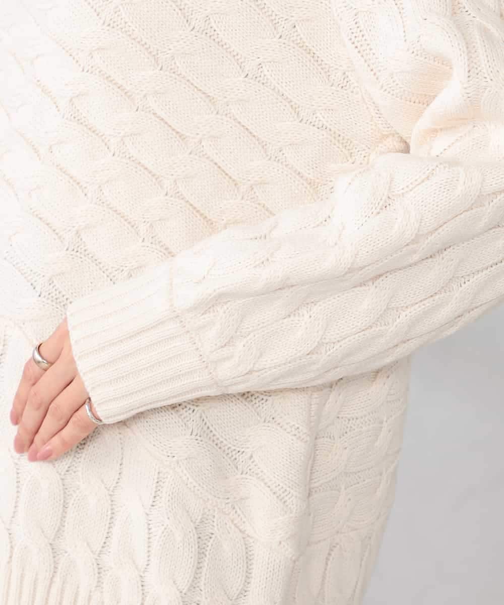 K2FKA55049 a.v.v(アー・ヴェ・ヴェ) ケーブル編みバイアスデザインニット レッド