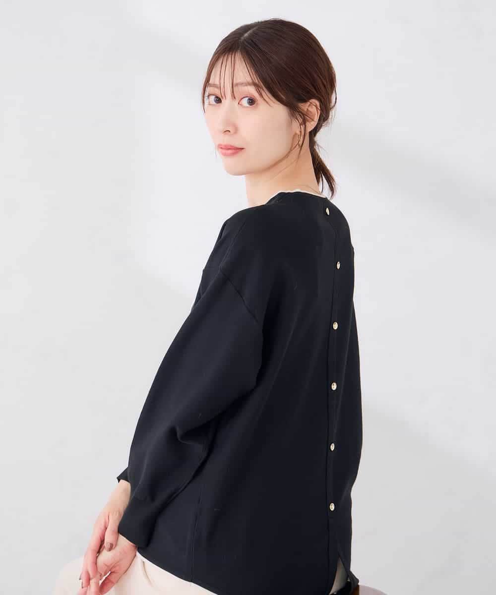 K2FLD27049 a.v.v(アー・ヴェ・ヴェ) バックボタン 配色 ニット プルオーバー ネイビー