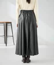 K2HBD18069 a.v.v(アー・ヴェ・ヴェ) 【洗える】レザープリーツスカート ダークグレー
