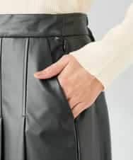 K2HBD18069 a.v.v(アー・ヴェ・ヴェ) 【洗える】レザープリーツスカート ダークグレー