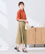 K2HGD18049 a.v.v(アー・ヴェ・ヴェ) エアリーサテンフレアスカート ブルー